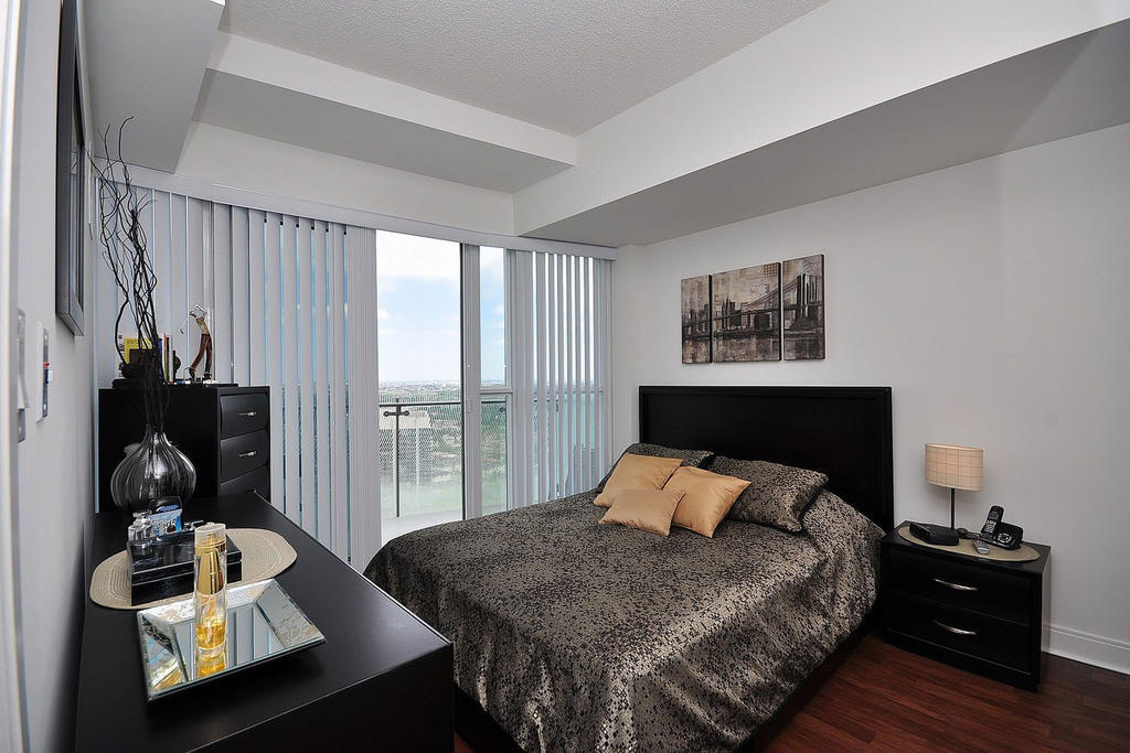 Napa Furnished Rental Apartments Square One Mississauga Room photo