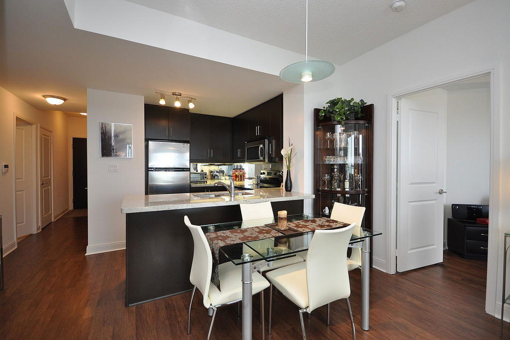 Napa Furnished Rental Apartments Square One Mississauga Room photo