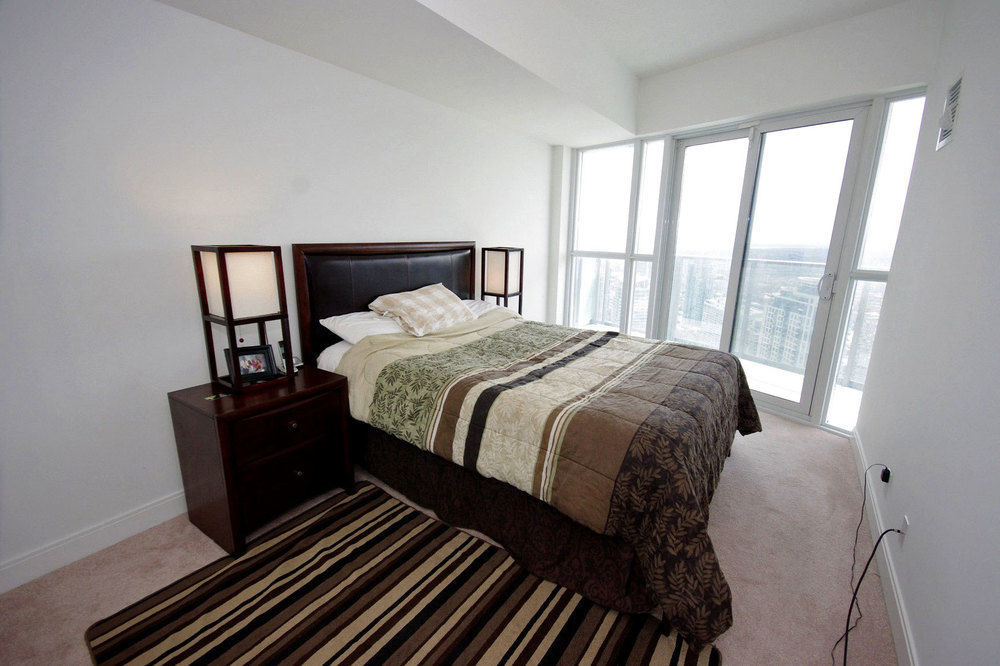 Napa Furnished Rental Apartments Square One Mississauga Exterior photo