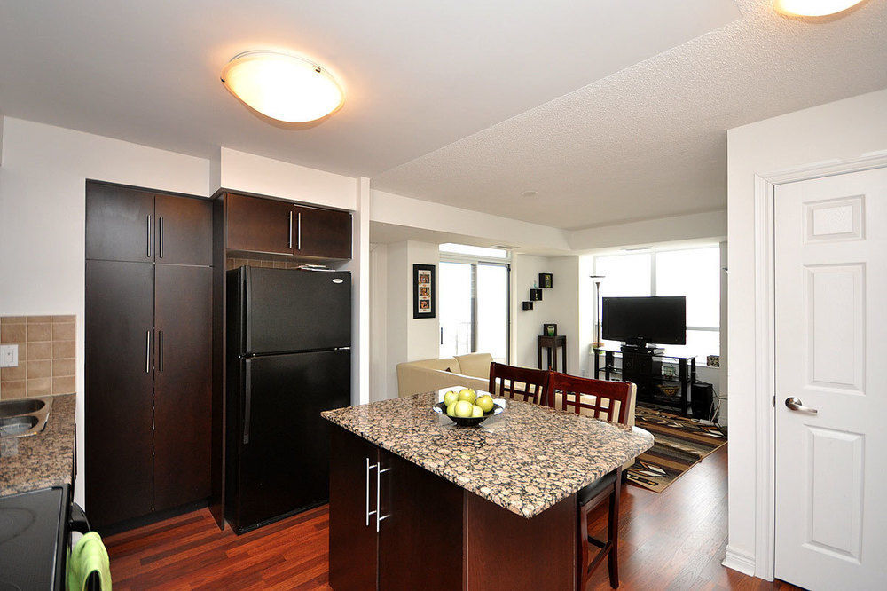 Napa Furnished Rental Apartments Square One Mississauga Exterior photo